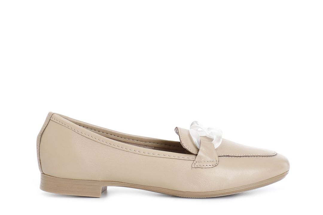 leather loafer with chain taupe